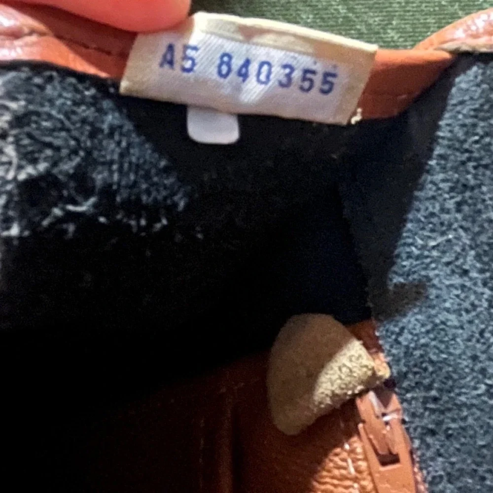 Vintage Dooney & Bourke  All Weather Black Tan Pebbled Lg Carrier Messenger‎